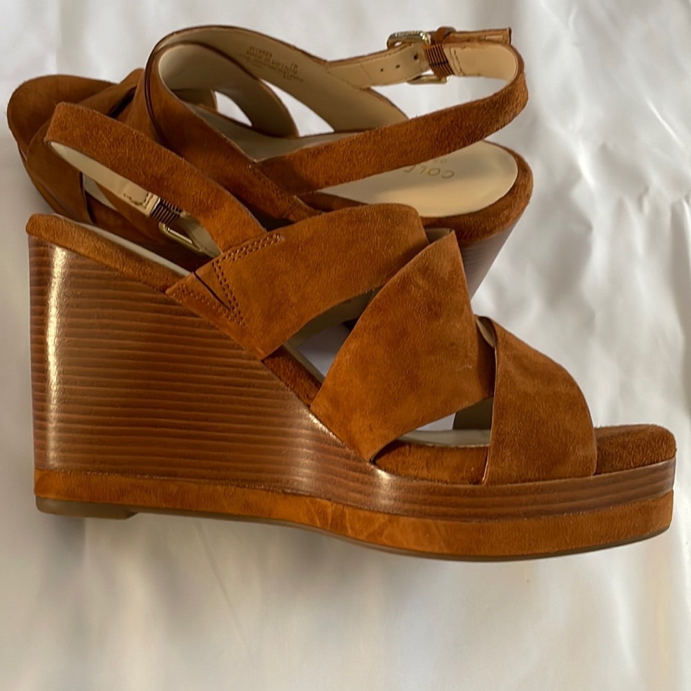 Brand New. Laci Platform
